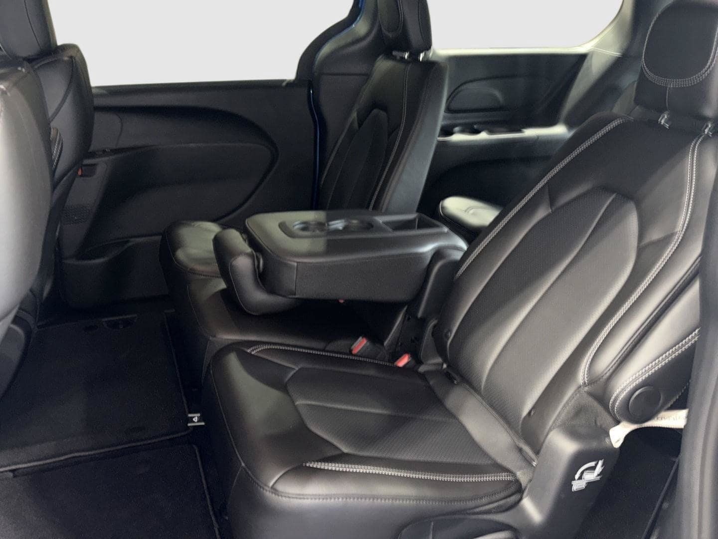 New 2027 Chrysler Pacifica Select FWD image 32
