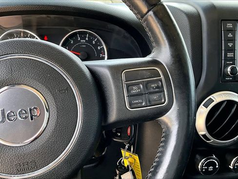 Used 2013 Jeep Wrangler Unlimited Sahara w/ Connectivity Group AWD/4WD image 23