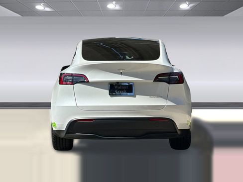 Used 2023 Tesla Model Y Long Range AWD/4WD image 9