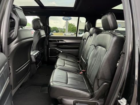 Used 2024 Jeep Wagoneer Series II AWD/4WD image 19