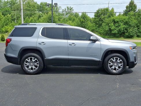 Used 2023 GMC Acadia SLT w/ LPO, Floor Liner Package FWD image 26