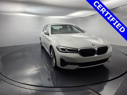 Certified 2023 BMW 530i w/ Convenience Package image 3