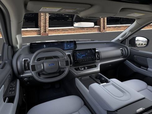 New 2026 Ford Expedition Platinum w/ Driver's Package image 9