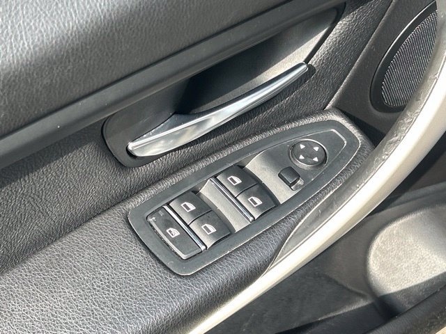 Used 2018 BMW 320i xDrive Sedan AWD/4WD image 19
