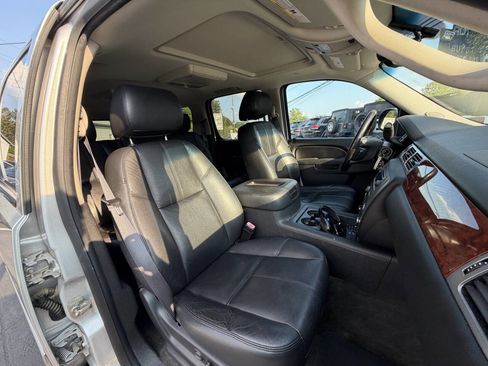 Used 2014 GMC Yukon XL SLT w/ SLT-2 Equipment Package RWD image 8