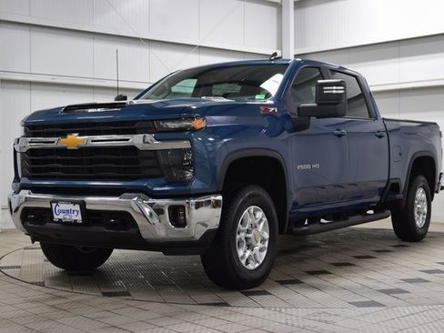 Used 2025 Chevrolet Silverado 2500 LT image 3