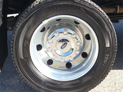 Certified 2022 Ford F450 Platinum w/ FX4 Off-Road Package image 9