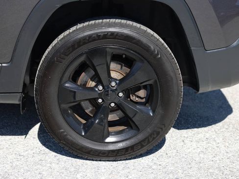 Used 2017 Jeep Cherokee High Altitude AWD/4WD image 28