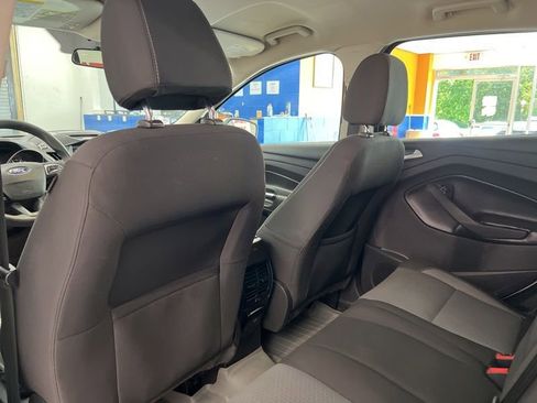 Used 2017 Ford Escape SE w/ Equipment Group 201A FWD image 16