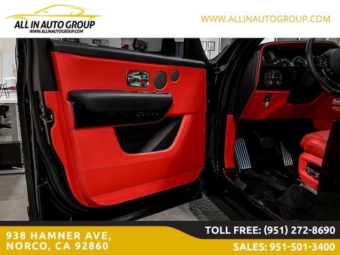 Used 2022 Rolls-Royce Cullinan w/ Dark Exterior Package image 26