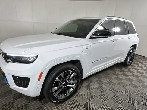 Used 2023 Jeep Grand Cherokee Overland AWD/4WD image 7