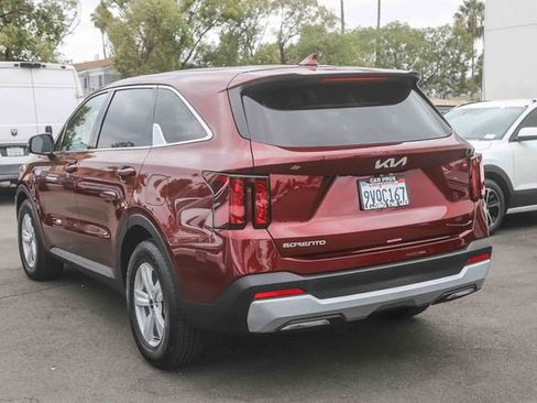 Certified 2025 Kia Sorento LX FWD image 8