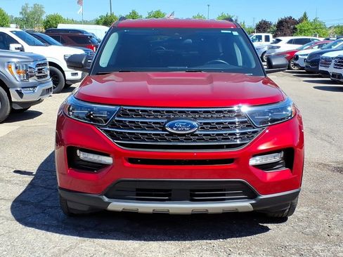 Used 2024 Ford Explorer XLT w/ Equipment Group 202A AWD/4WD image 8