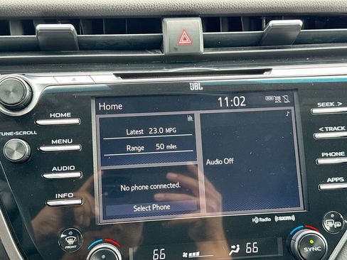 Used 2018 Toyota Camry XSE image 17