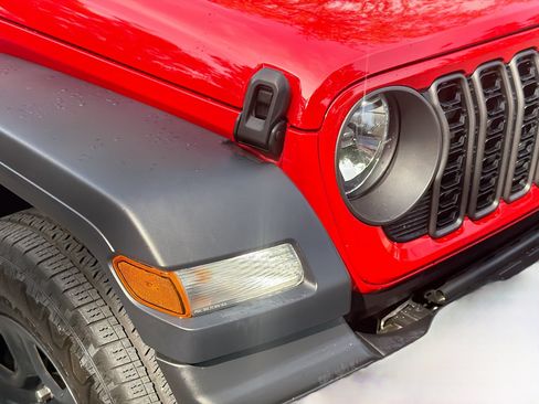 Used 2024 Jeep Wrangler Unlimited Sport AWD/4WD image 34