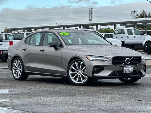 Used 2021 Volvo S60 T5 Momentum w/ Advanced Package image 2
