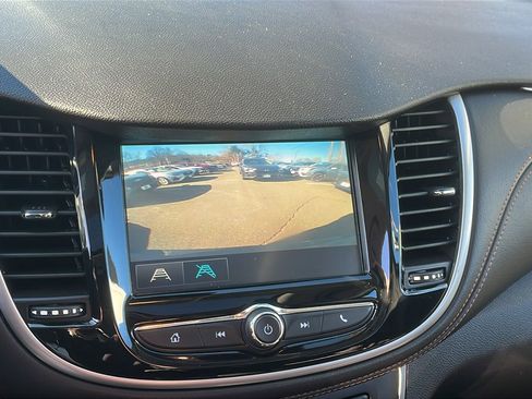 Used 2017 Chevrolet Trax LT w/ Sun & Sound Package image 18