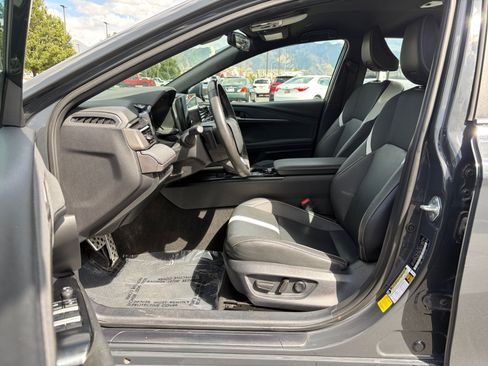 Used 2025 Toyota Camry SE FWD image 11
