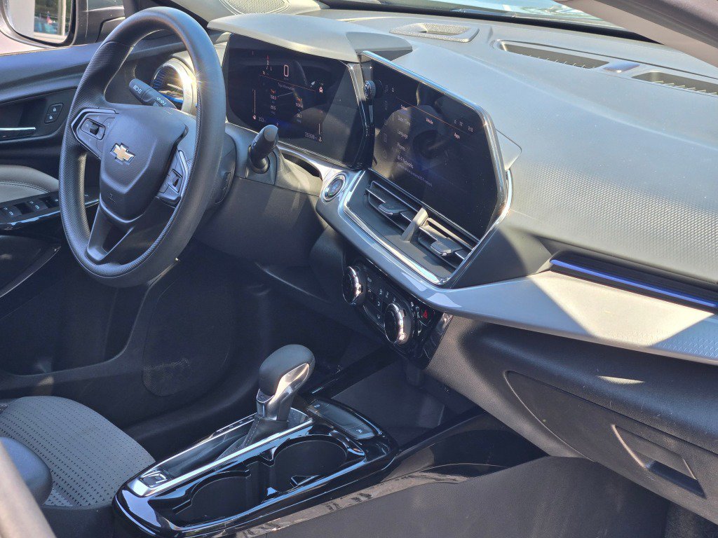 Certified 2025 Chevrolet Trax LT FWD image 8