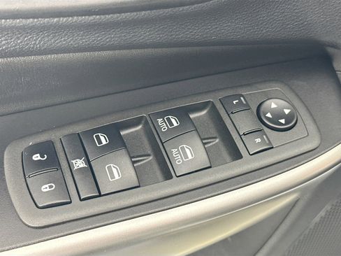 Used 2022 Jeep Cherokee Latitude Lux w/ Sun & Sound Group image 17