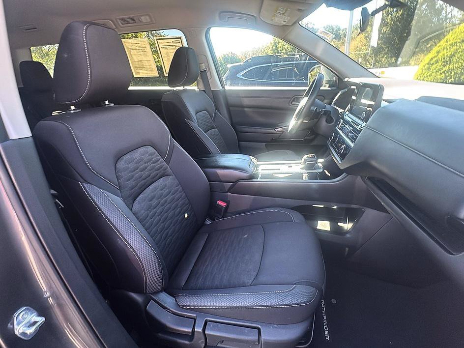 Certified 2025 Nissan Pathfinder SV FWD image 25
