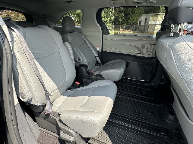 Certified 2024 Toyota Sienna XLE FWD image 13
