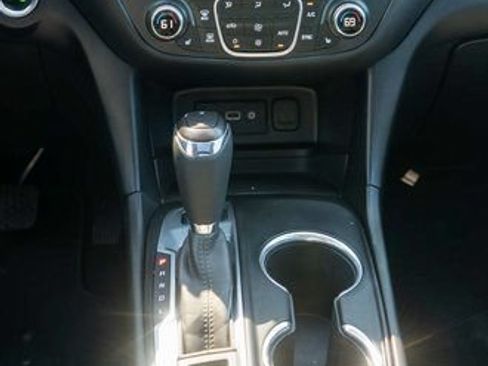 Used 2020 Chevrolet Equinox LT AWD/4WD image 17