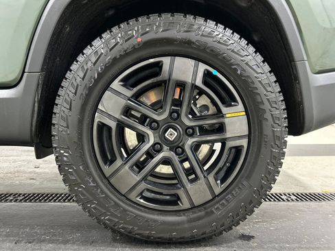 Used 2024 Rivian R1T Adventure AWD/4WD image 10