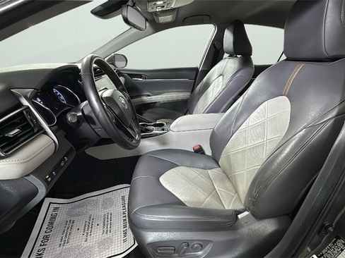Used 2019 Toyota Camry XLE image 17