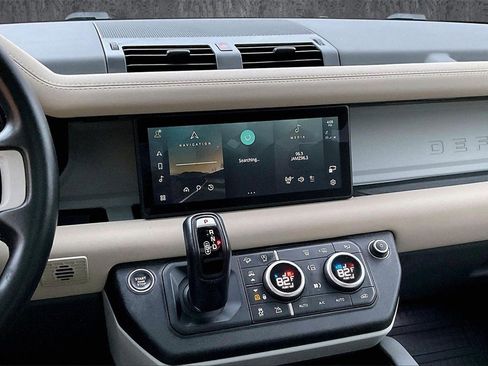 Used 2023 Land Rover Defender 110 SE image 9