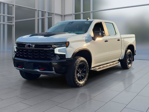 Used 2023 Chevrolet Silverado 1500 ZR2 w/ Technology Package AWD/4WD image 1