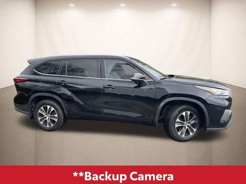 Used 2020 Toyota Highlander XLE AWD/4WD image 4
