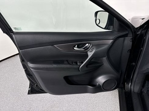 Used 2016 Nissan Rogue S image 20