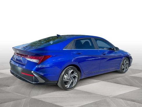 Used 2024 Hyundai Elantra SEL w/ Convenience Package FWD image 8