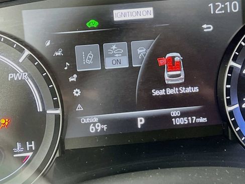 Used 2021 Toyota Highlander XLE AWD/4WD image 11