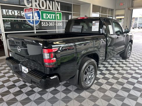 Used 2025 Nissan Frontier SV image 7