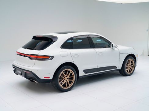 Used 2022 Porsche Macan image 9