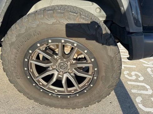 Used 2020 Jeep Wrangler Unlimited Sahara image 11