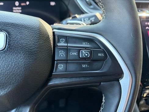 Used 2024 Jeep Grand Cherokee L Laredo AWD/4WD image 32