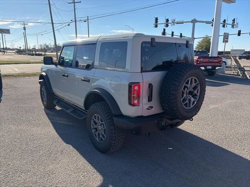 New 2025 Ford Bronco Badlands image 4