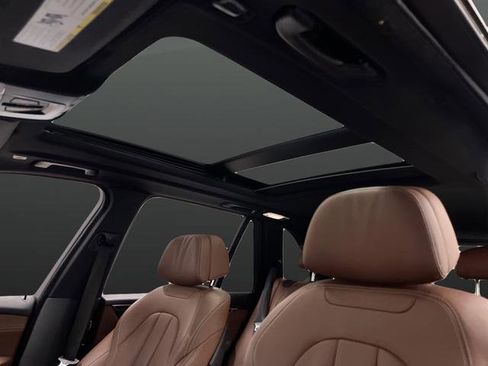 Used 2017 BMW X5 xDrive40e image 7