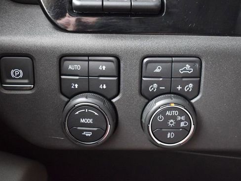 Used 2025 Chevrolet Silverado 1500 ZR2 w/ Technology Package image 25