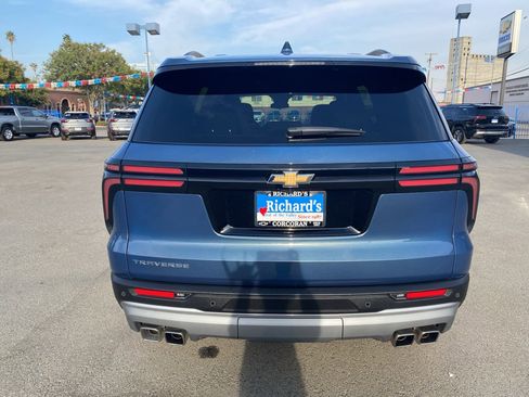 Used 2025 Chevrolet Traverse LT image 14