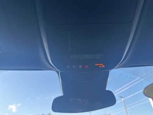 Used 2025 Chevrolet Traverse LT image 37