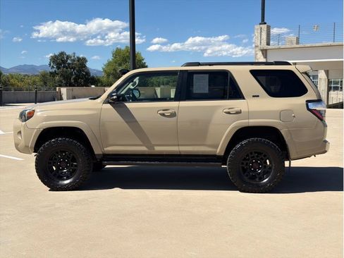 Used 2017 Toyota 4Runner SR5 Premium AWD/4WD image 4