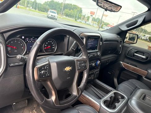 Used 2019 Chevrolet Silverado 1500 High Country w/ Technology Package AWD/4WD image 4