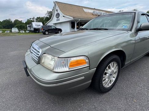 Used 2003 Ford Crown Victoria LX RWD image 12