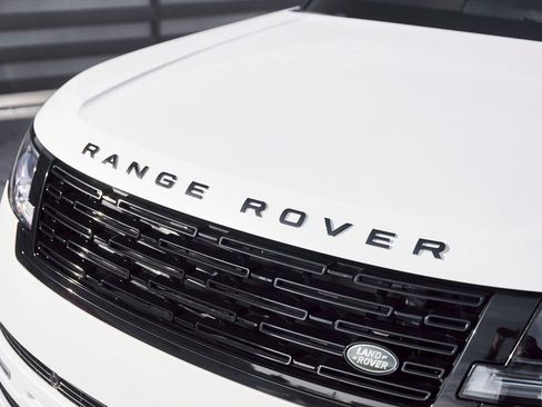 Used 2025 Land Rover Range Rover SE AWD/4WD image 7