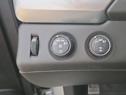 Used 2020 Chevrolet Suburban Premier image 15