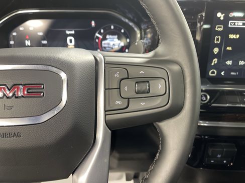 Used 2025 GMC Sierra 1500 Elevation image 19